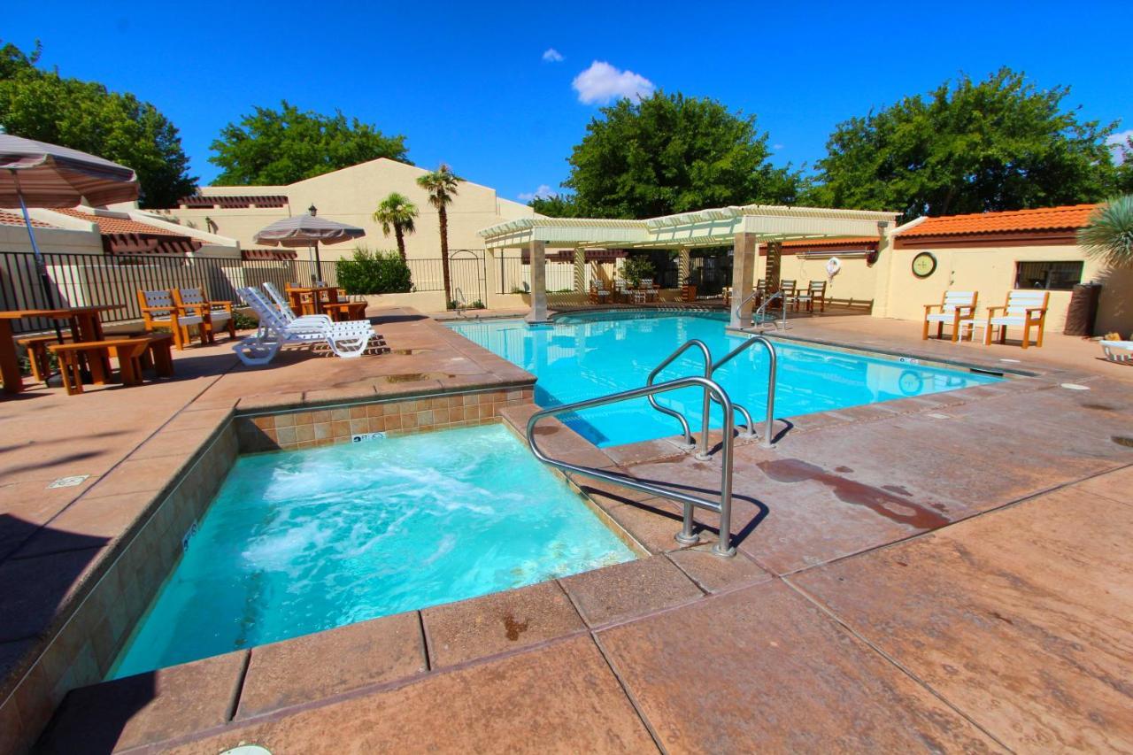 Villas At Southgate St. George Bagian luar foto